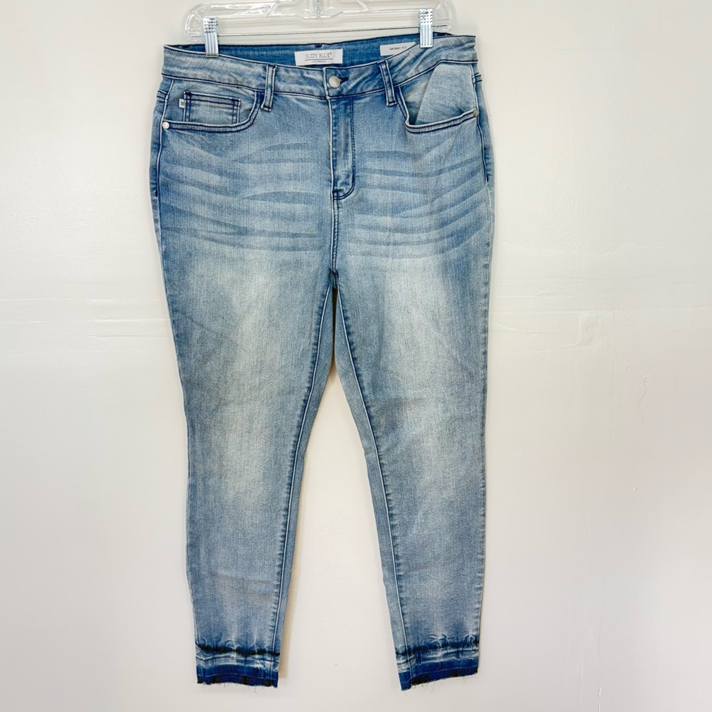 Judy Blue Women's Light Blue Skinny Jeans B25